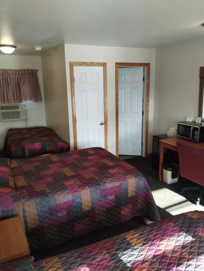 Erie Apartment: 3701 W Lake Rd