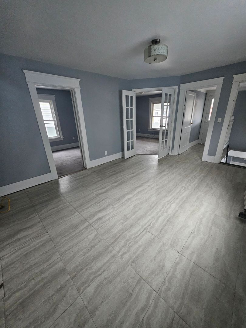 Erie Apartment: 1123 E 24th St