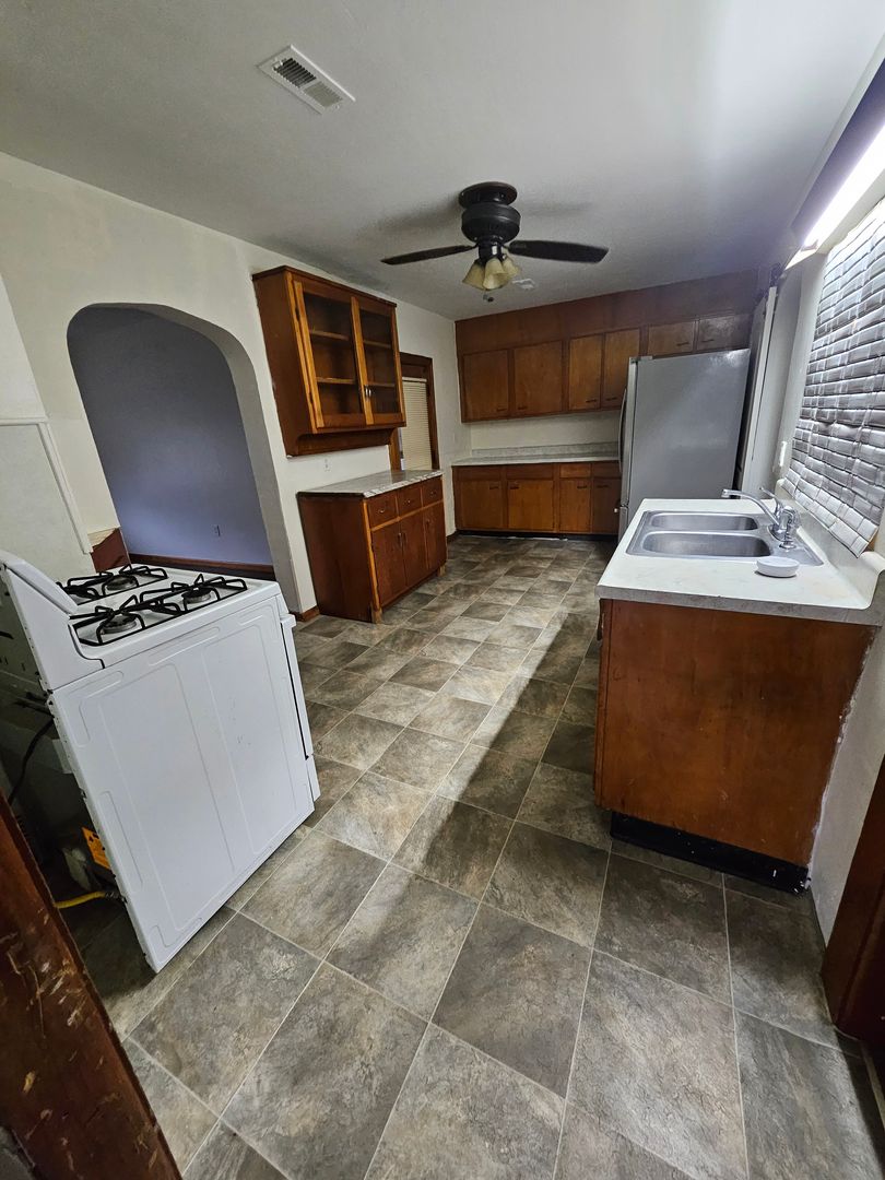 Erie House: 614 E 22nd st apt 2