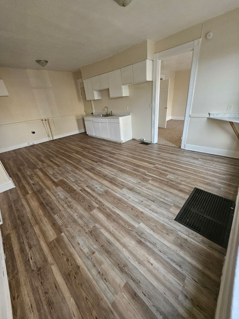 4 bedroom townhouse style unit on west side 