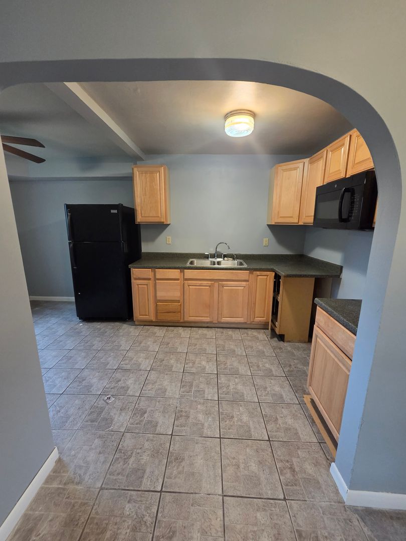 Erie House: 528 E 38th st