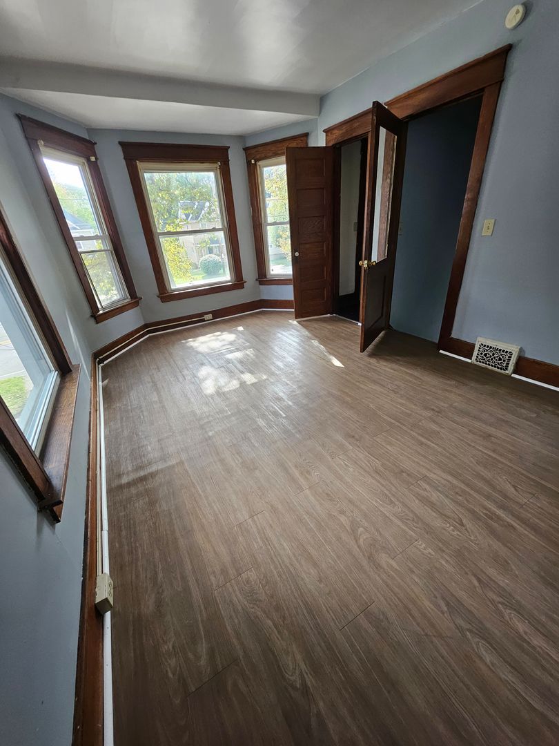 Erie House: 744 E 6th st