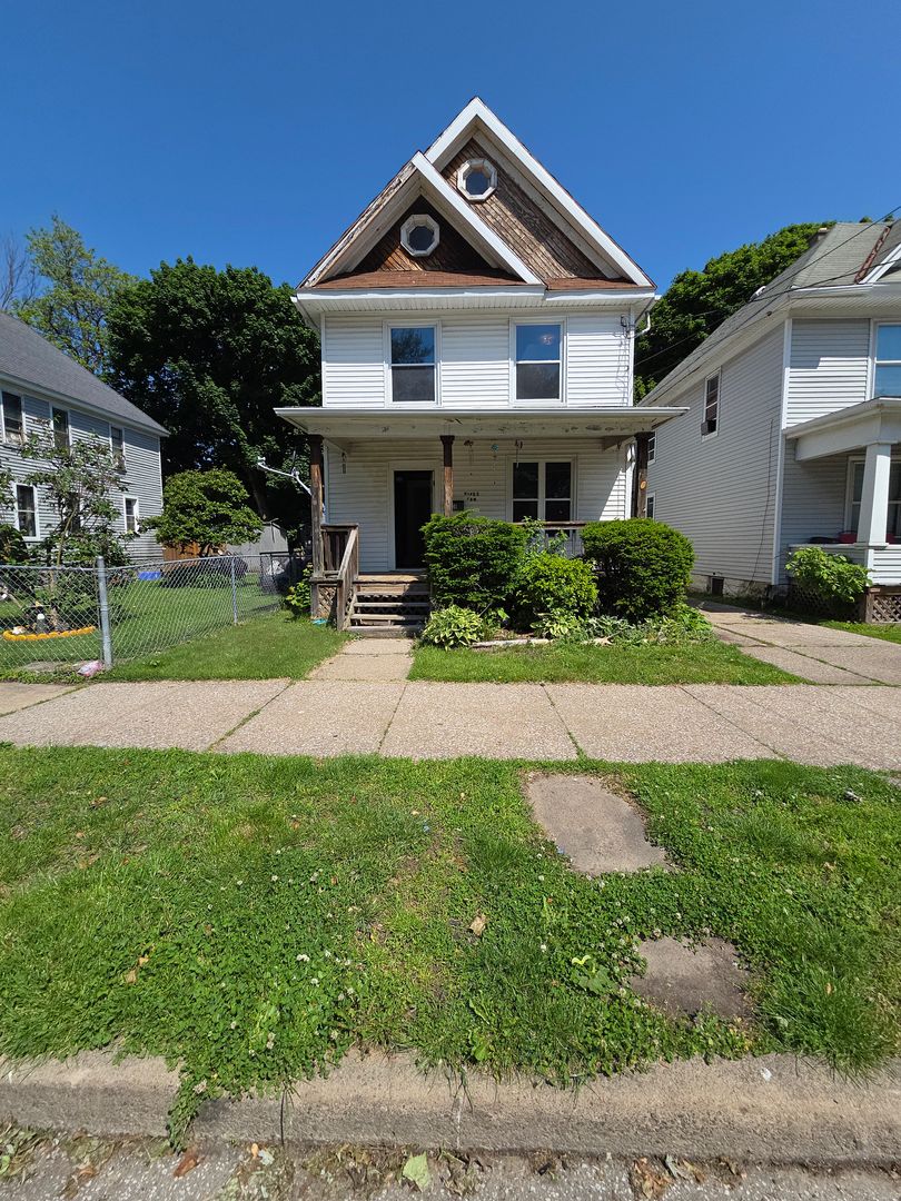Erie House: 738 E 8th st