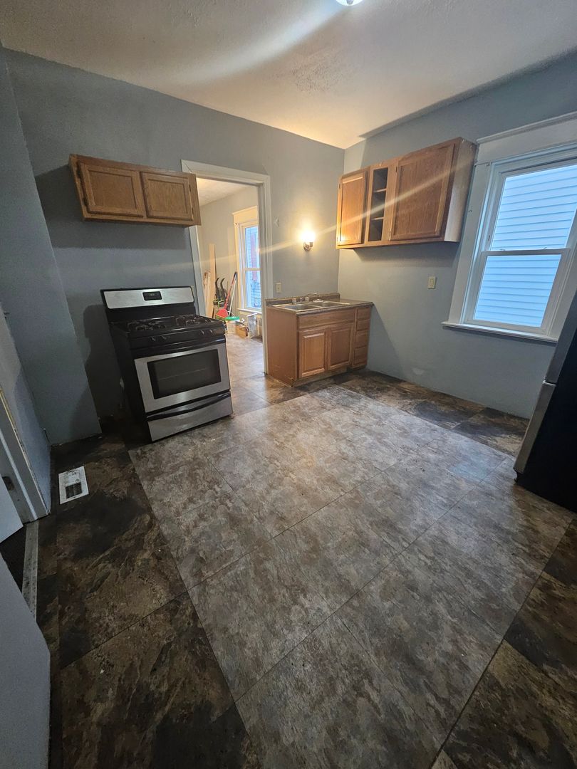 Erie Apartment: 1123 E 24th St