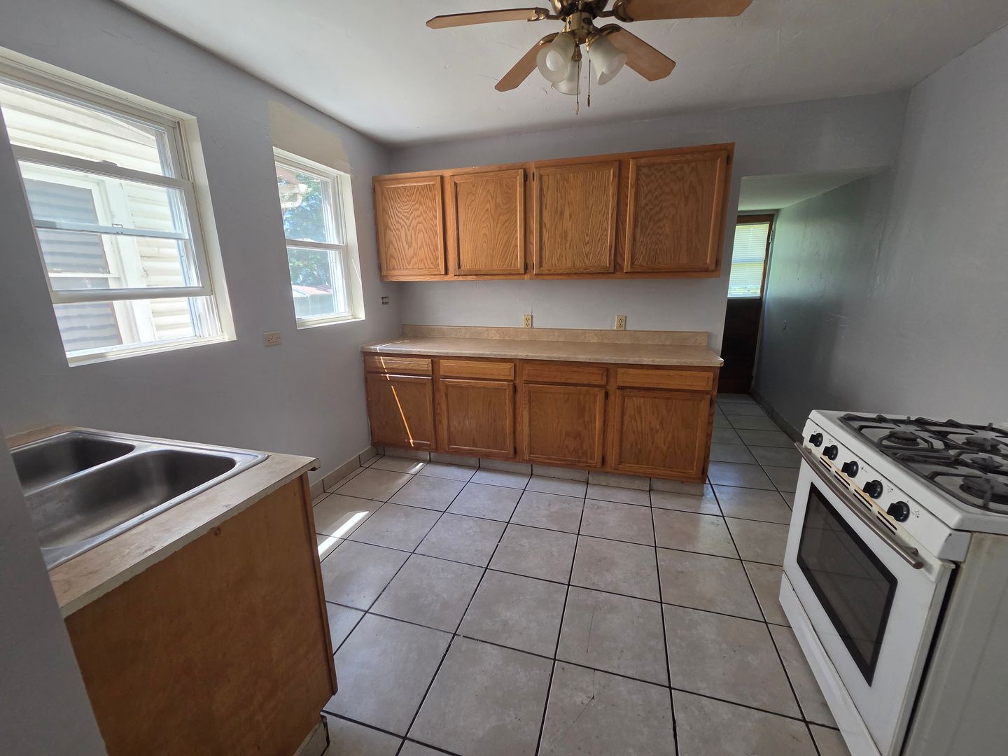 Erie Apartment: 1046 E 4th St