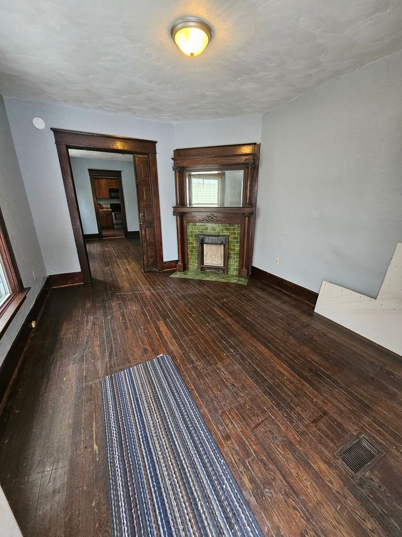 Erie House: 731 E 8th st