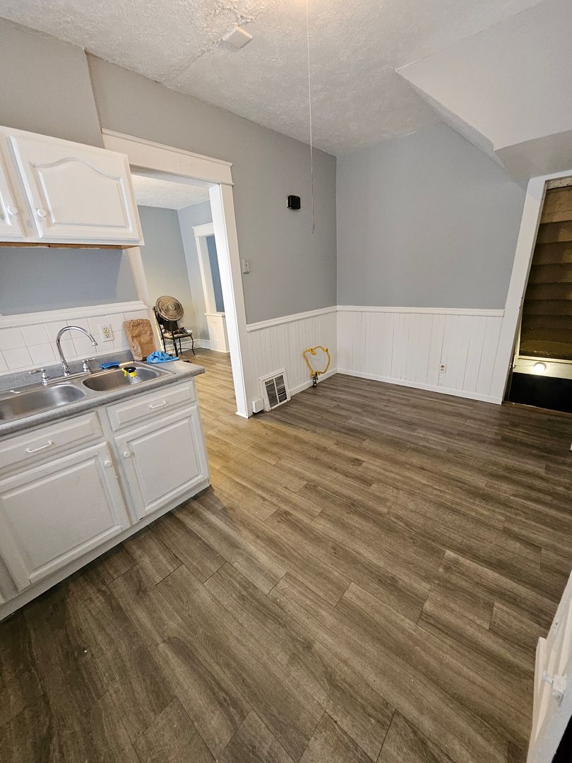 Erie House: 622 E 4th st