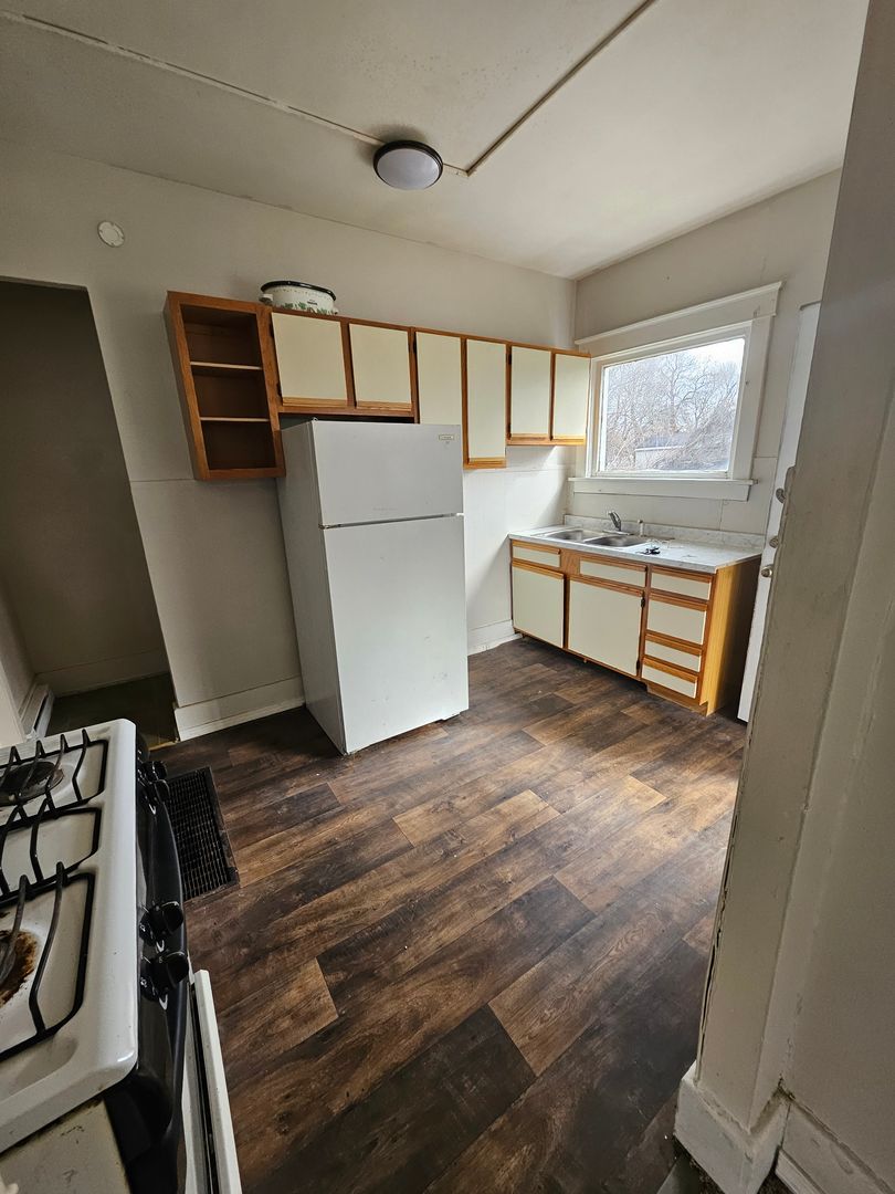 Erie House: 810 E 21st St