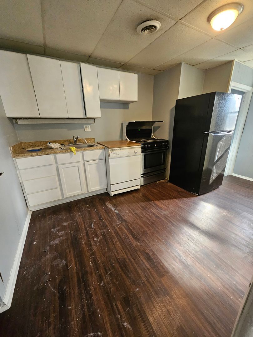 Erie House: 647 e 11th apt 2W