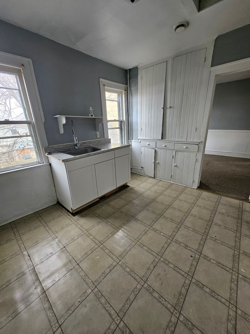 Erie Apartment: 1619 Chestnut St