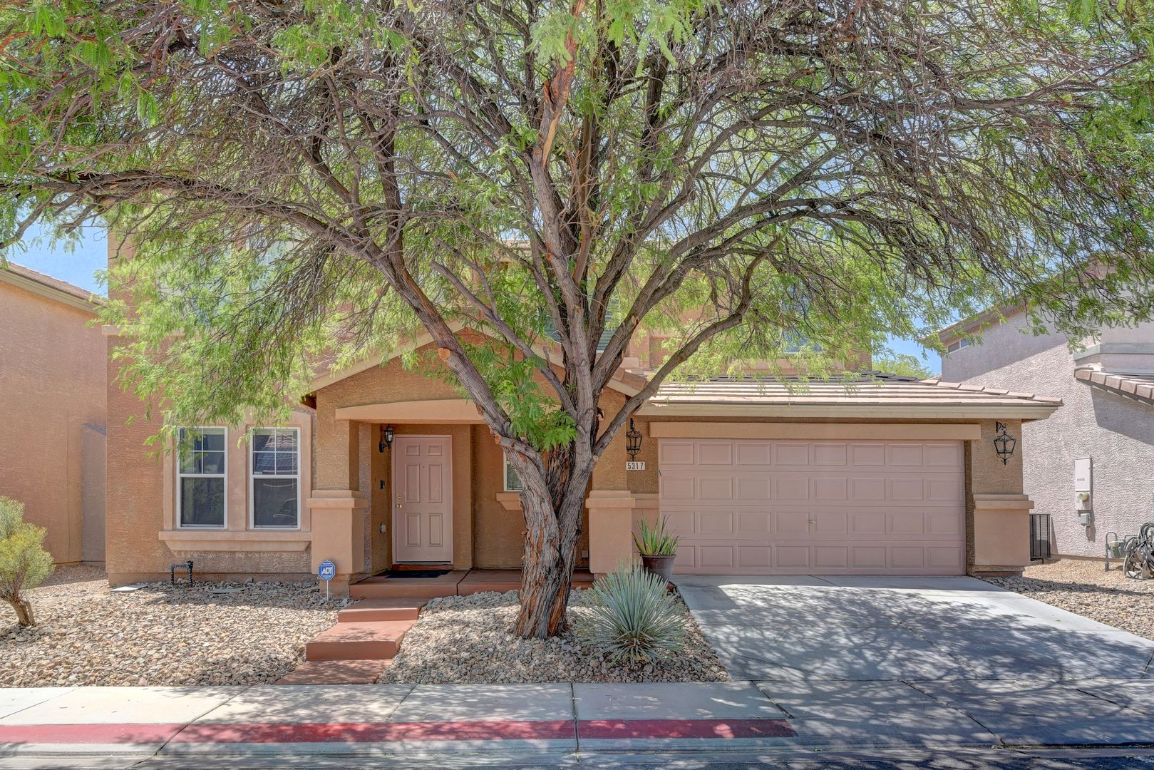 North Las Vegas House: 5317 La Quinta Hills St