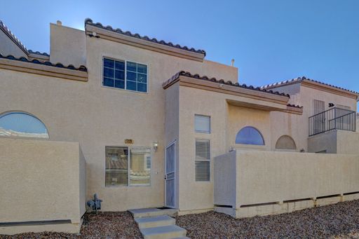 Townhouse with 2 Bedroom, 2 Bath and a 2 Car Garage! – photo 1