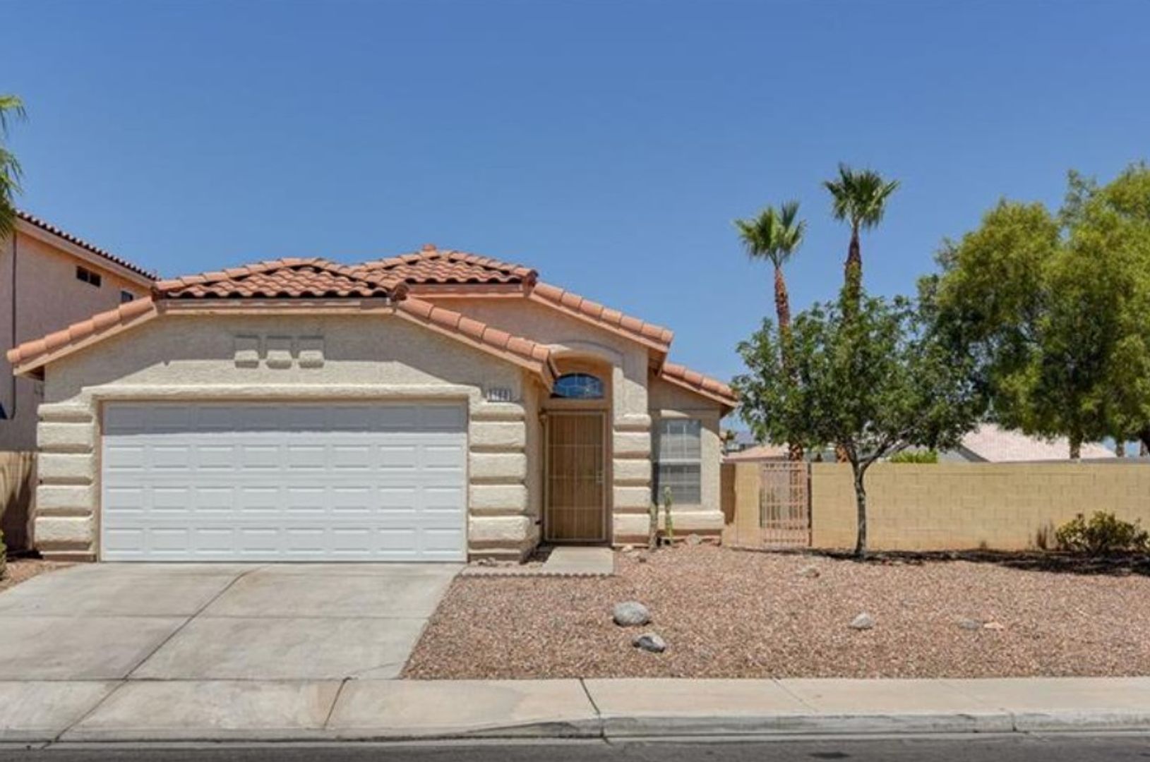 Las Vegas House: 8100 W Gilmore Ave