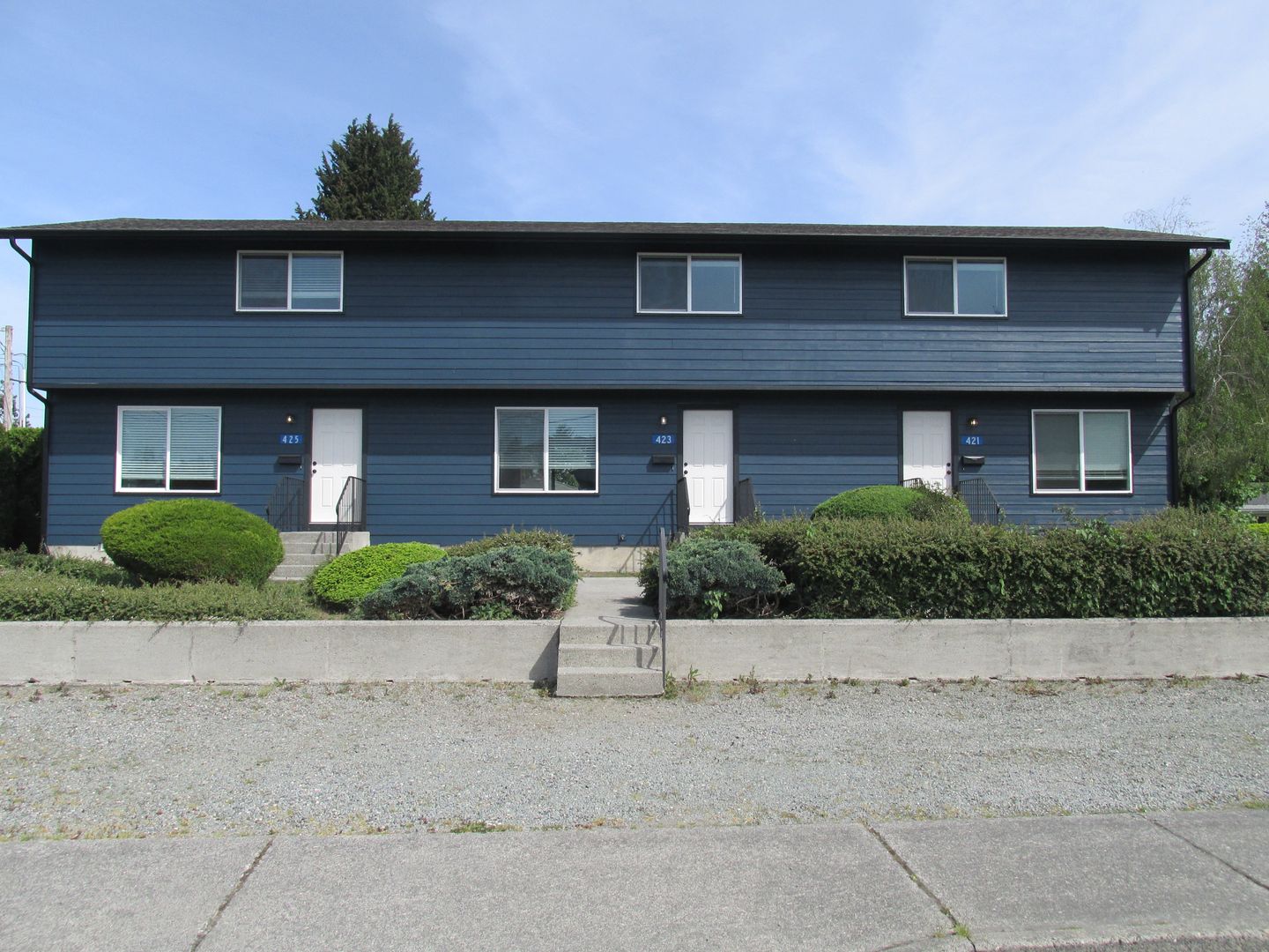 Burlington Apartment: 421-425 W. Fairhaven Avenue