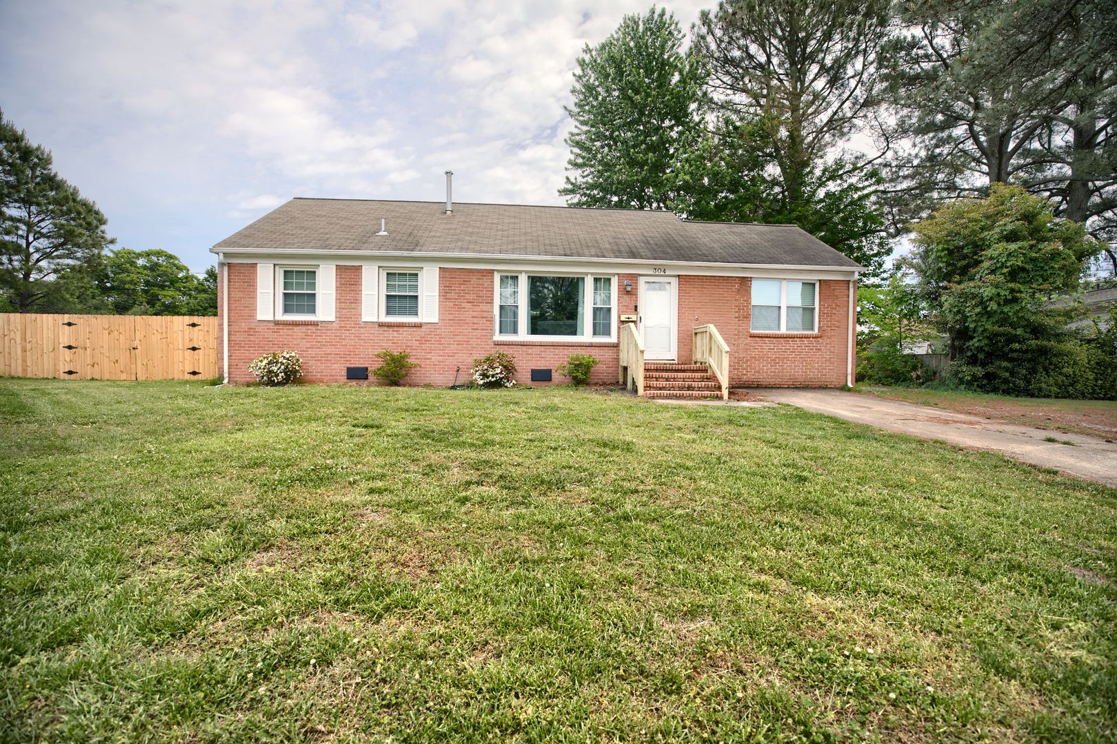 Hampton House: 304 Wales Circle