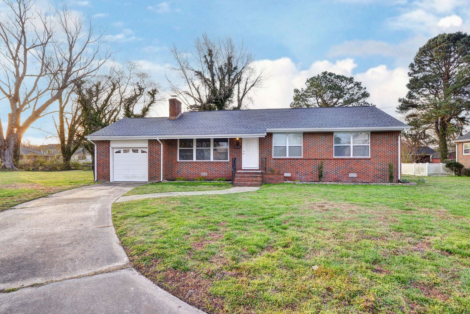 Hampton House: 10 Whipple Dr