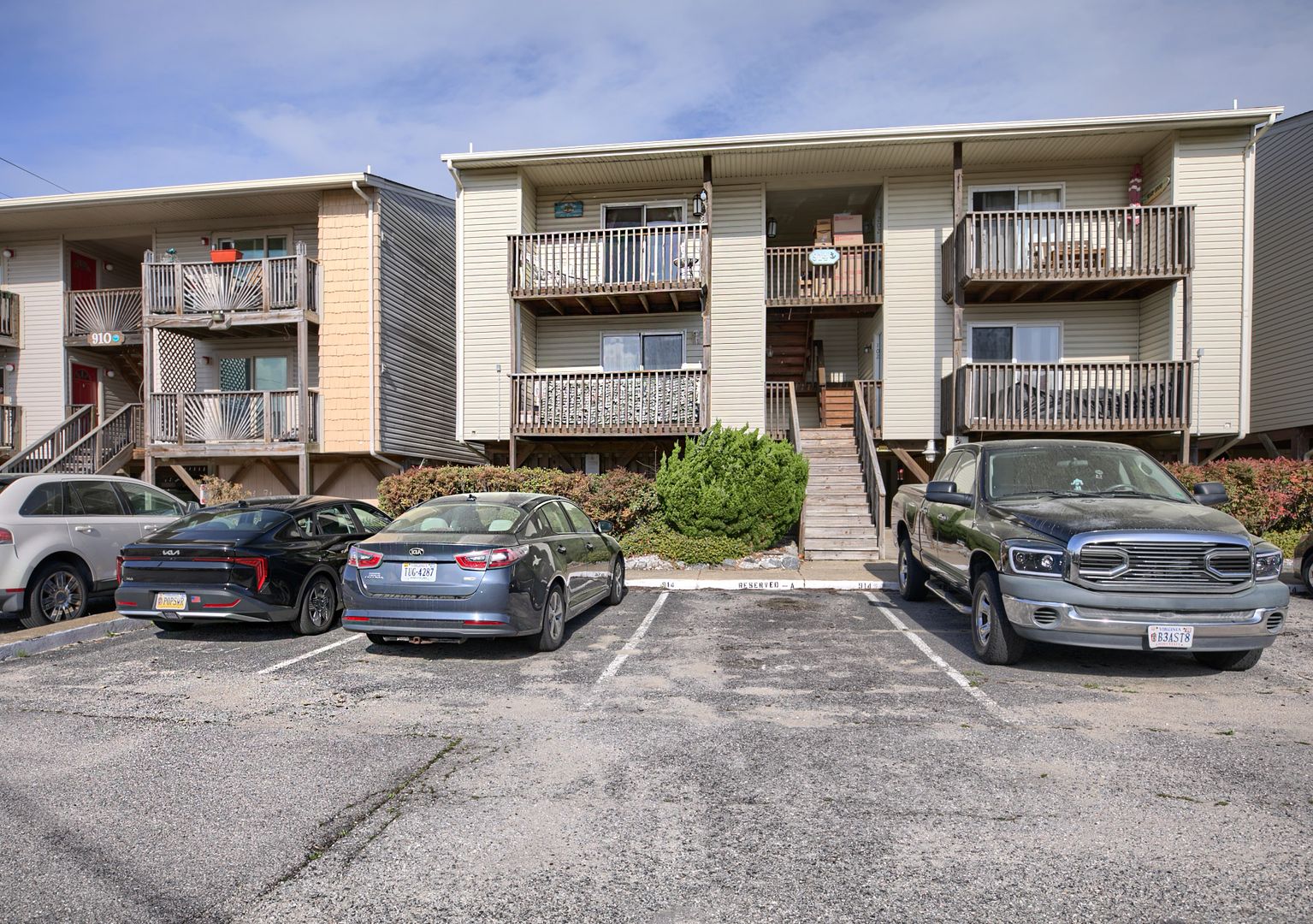 Norfolk House: 914 W. Oceanview Ave