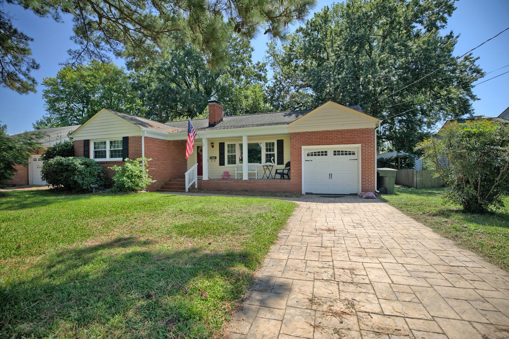 Hampton House: 12 N. Greenfield Ave