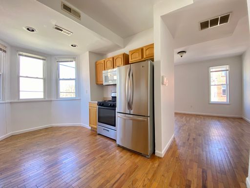 Beautiful 4 bed/2 bath apartment with ROOFTOP available for rent now! – photo 1