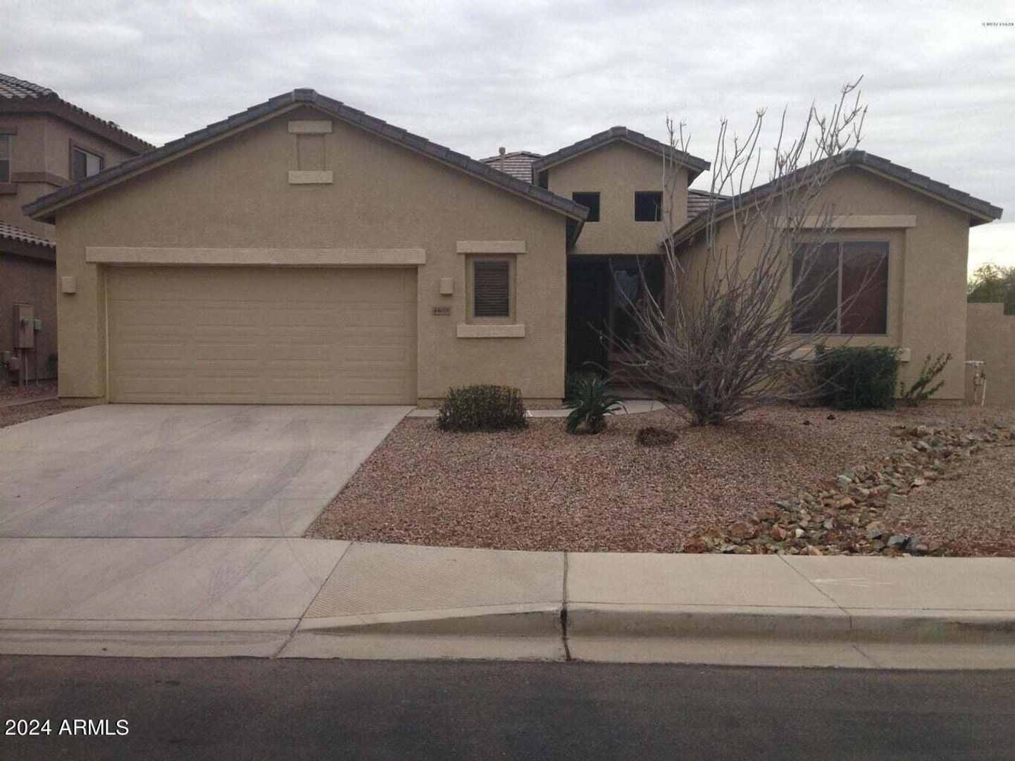 Maricopa House: 44019 W Mescal St