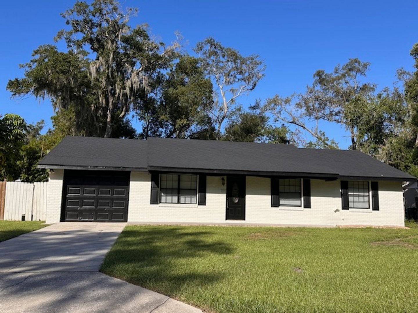MOUNT DORA House: 1131 ROBIN HOOD COURT