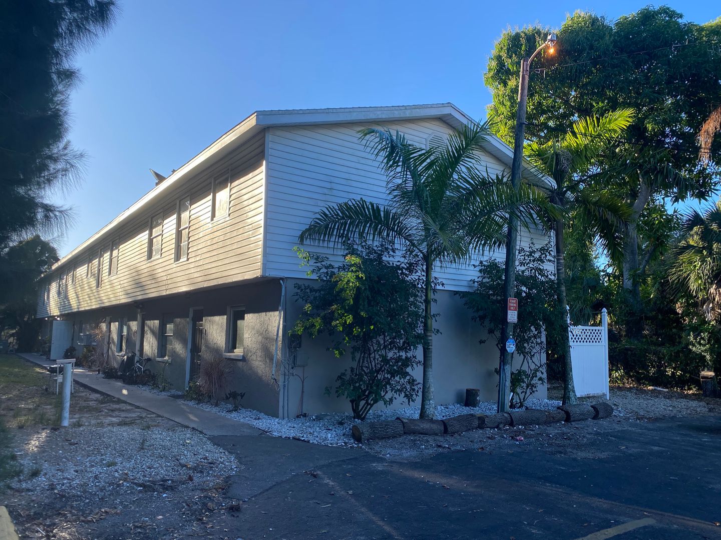 Fort Myers Apartment: 3160 E Riverside Dr