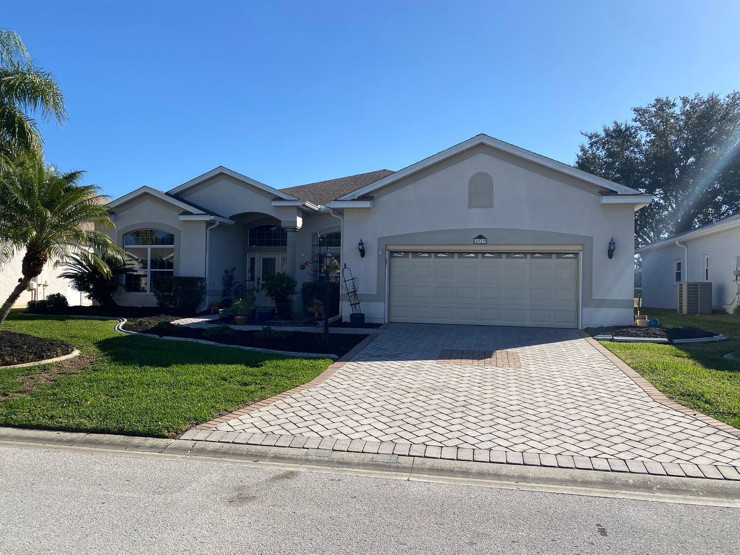 Leesburg House: 4919 Long Meadow Dr