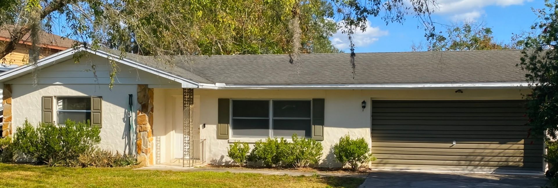 Tavares House: 27844 Lois Dr