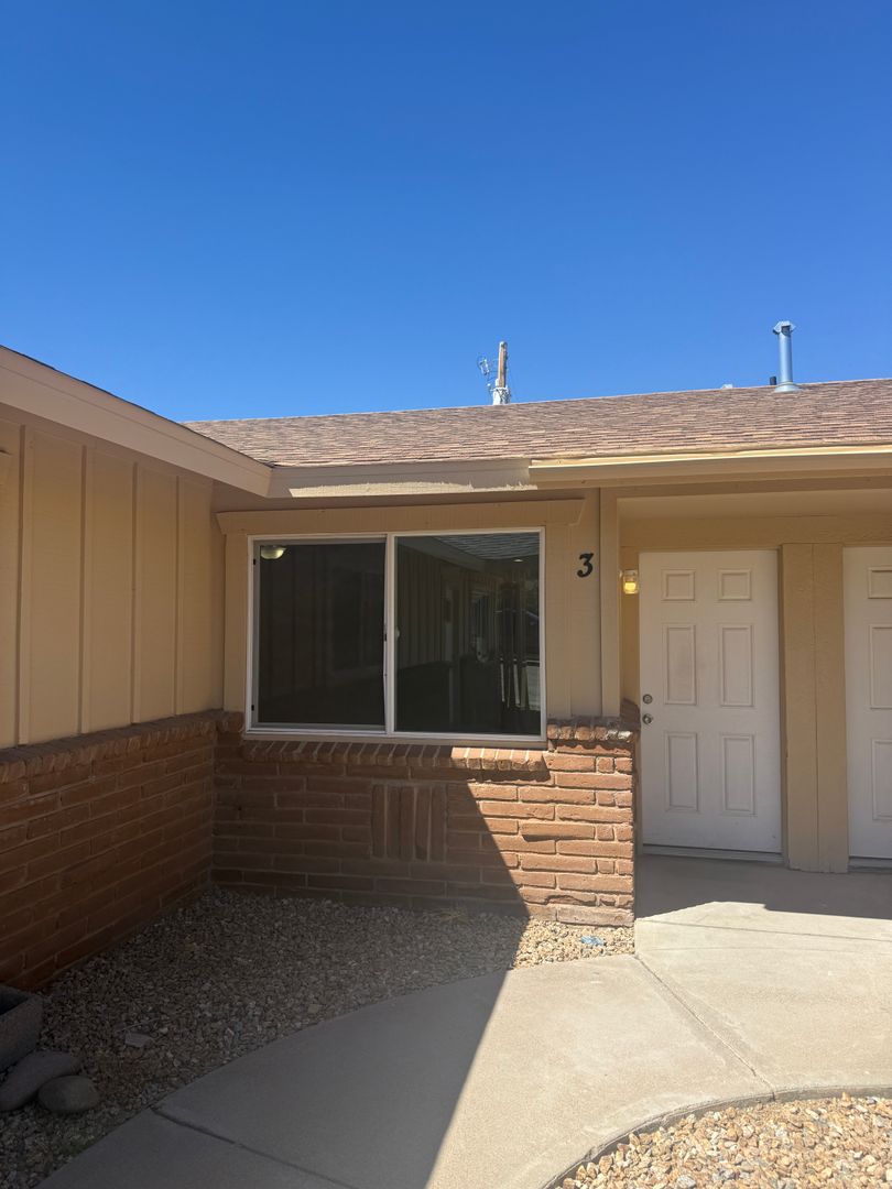 Kingman Apartment: 3849 N. Roosevelt St. #3