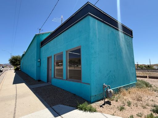 ROUTE 66 COMMERCIAL BUILDING FOR LEASE – photo 1