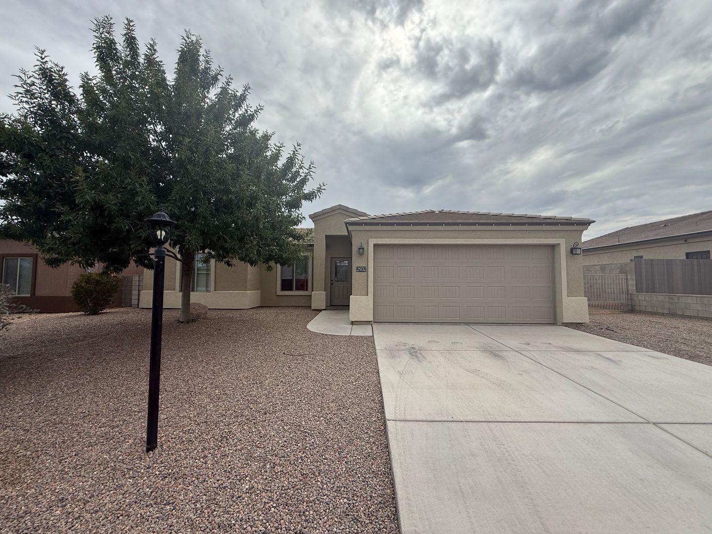 Kingman House: 2932 E Casa Linda St