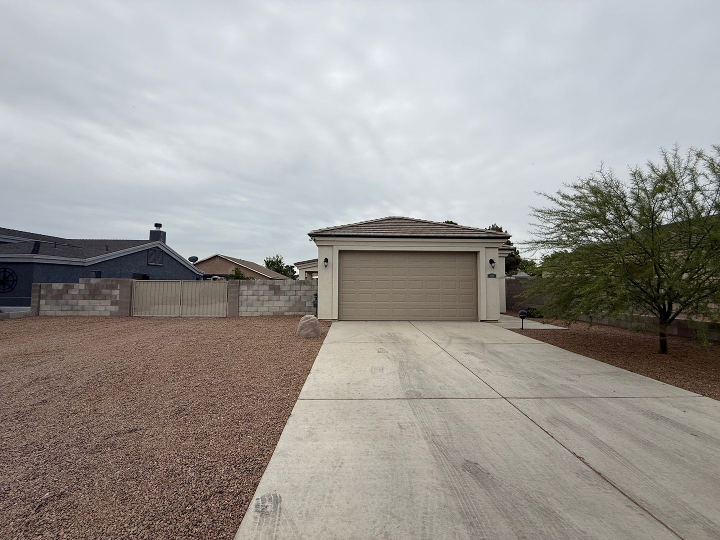 Kingman House: 3298 E Coarra Dr