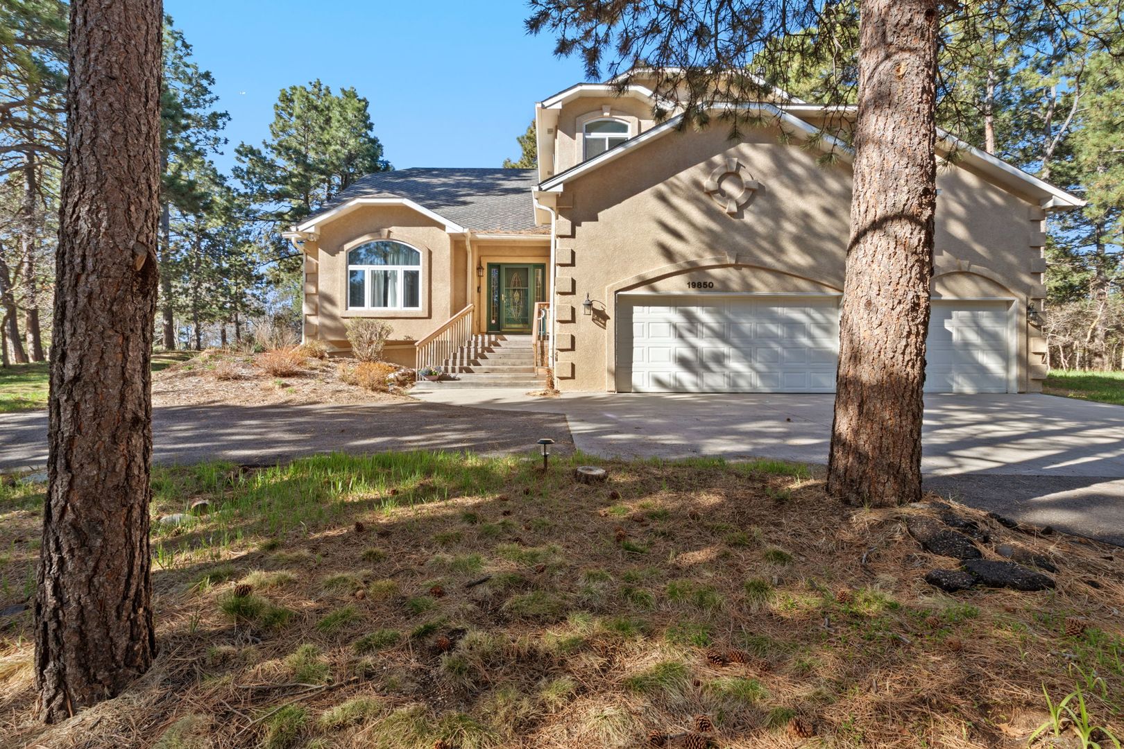 Monument House: 19850 Indian Summer Ln