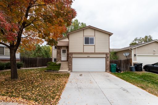 Well Maintained bi-level home in Stetson Hills! – photo 1