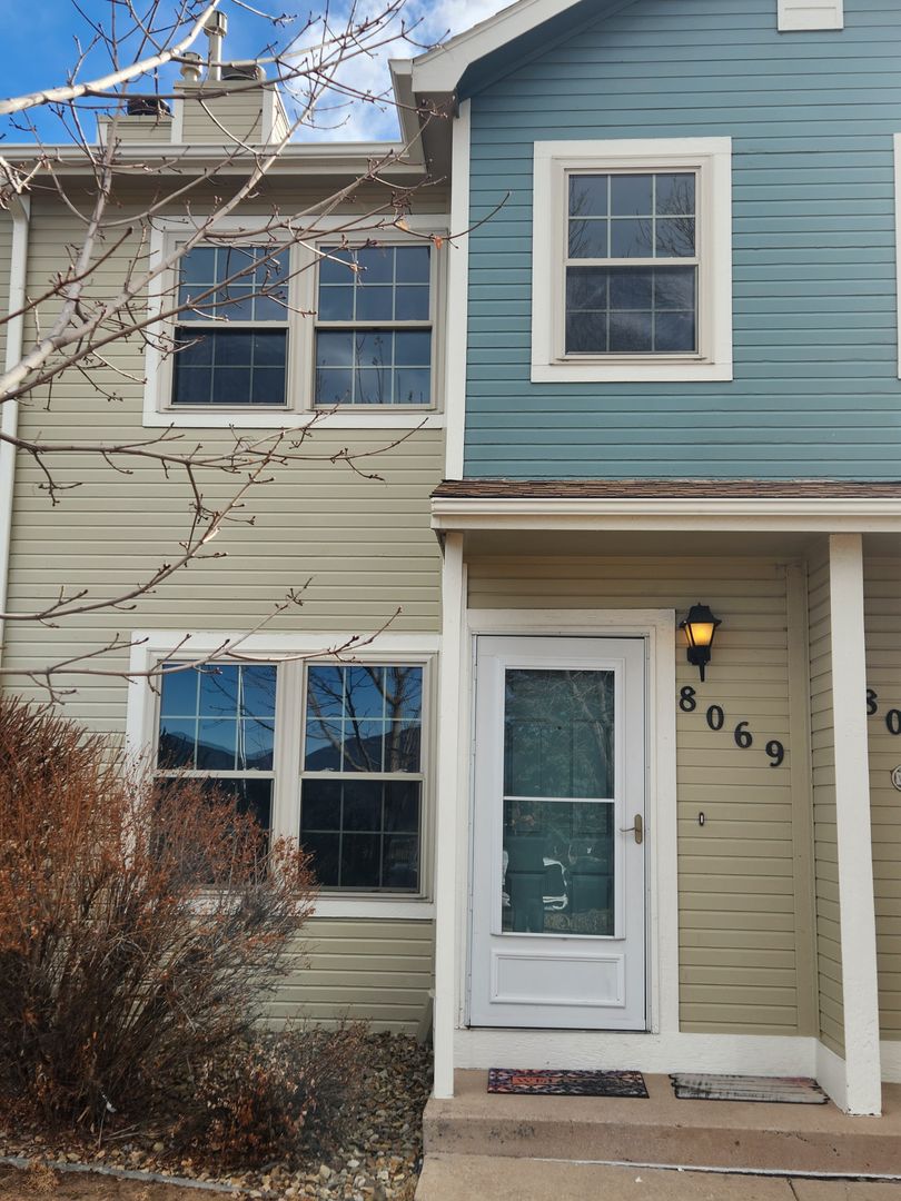 Colorado Springs House: 8069 Lexington Park Dr