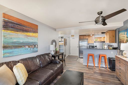 Citywalk, Short Term, Furnished – photo 1