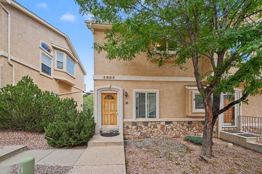 Westside Condo with Mountain Views, Upgrades, ready now! – photo 1