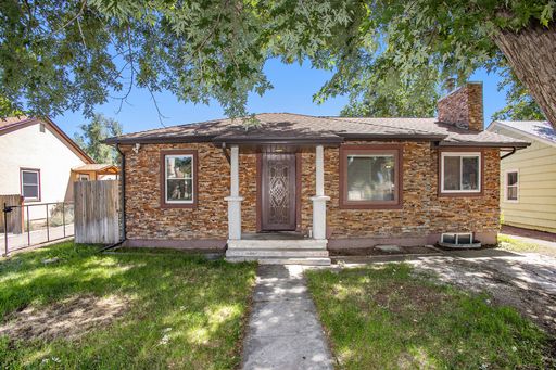 Location and Charm, Big Lot, Updated 3 Bedroom House Close to Downtown – photo 1