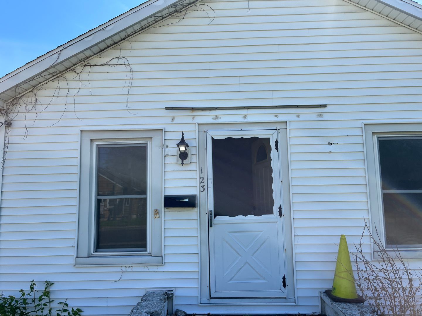 East Peoria House: 123 Caroline