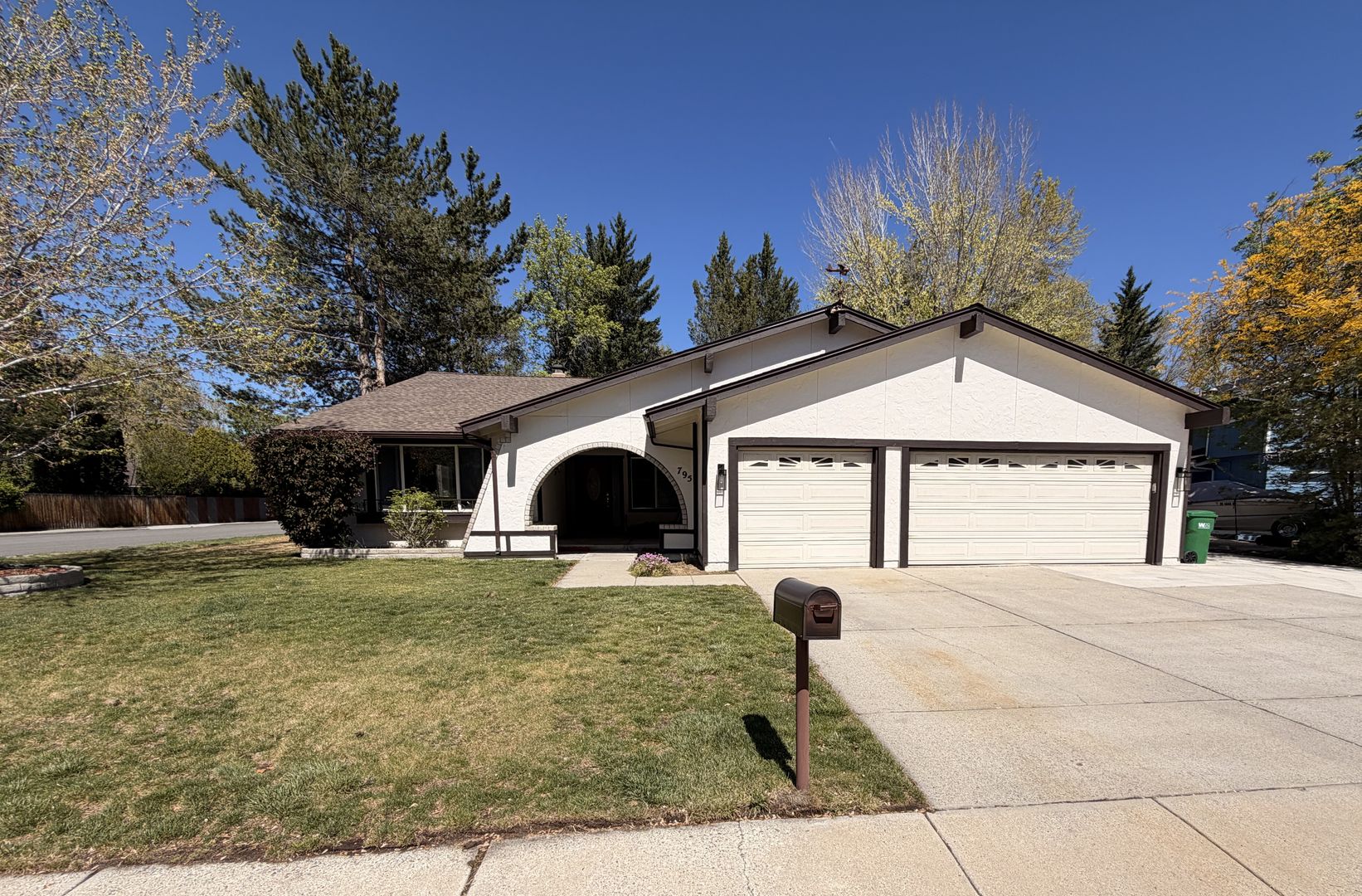 Reno House: 795 Twin Pines Court