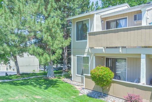 Great 1 bedroom condo just off Clear Acre Lane – photo 1