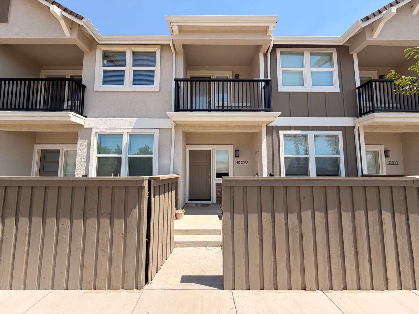 Reno Townhome: 18659 Village Center Dr.