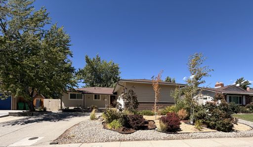 Charming Southwest Reno Home – photo 1