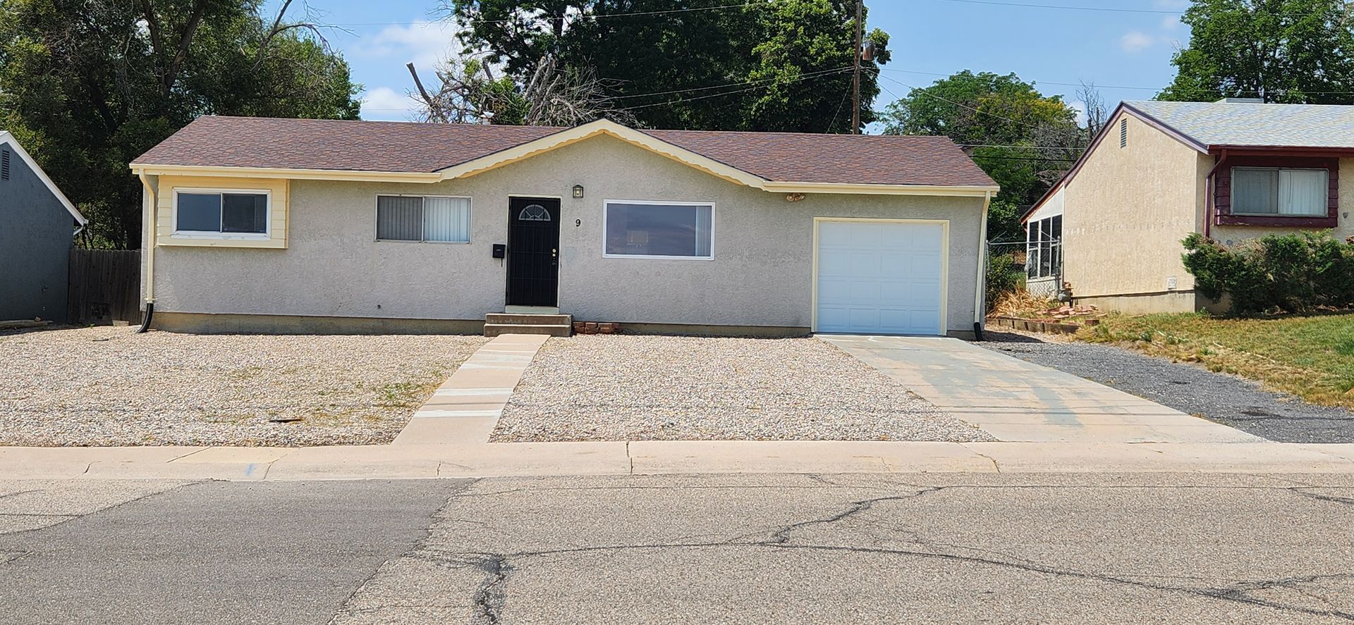 ALL PROSPECTIVE TENANTS MUST SUBMIT A ON LINE APPLICATION AND BE PRE-QUALIFIED PRIOR TO ANY SHOWINGS. Apply @ puebloarearentals.com Managed by Larry Turner 719-585-8738
