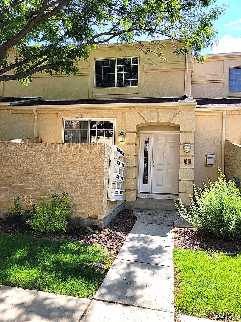 Pueblo House: 4143 Outlook Blvd #F