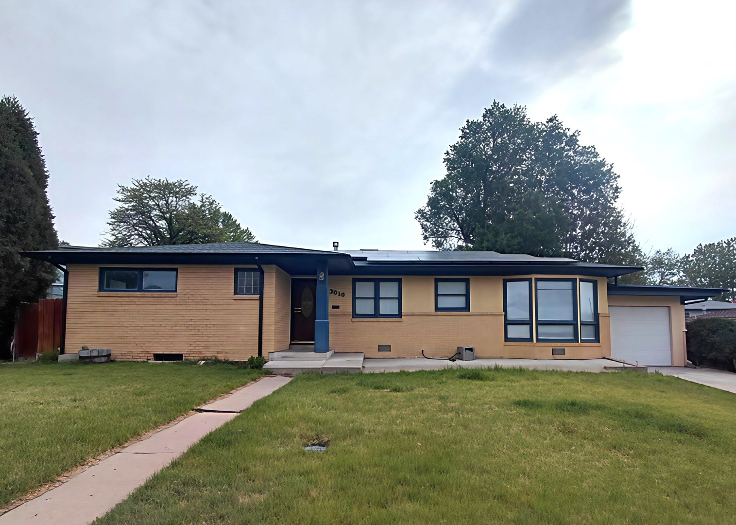 Pueblo House: 3010 Country Club Dr