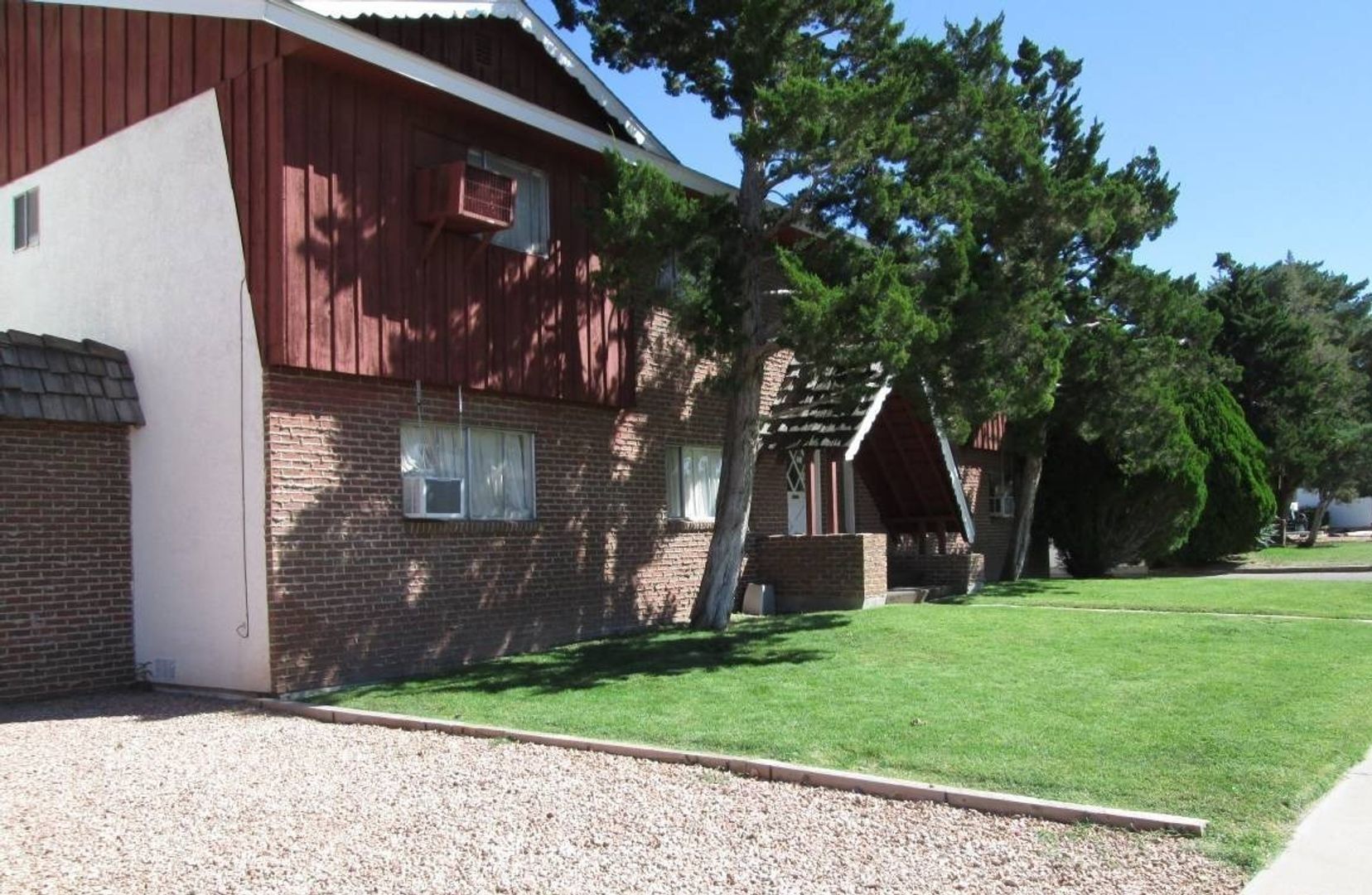 Pueblo Apartment: 1640-1650 Moore Ave.