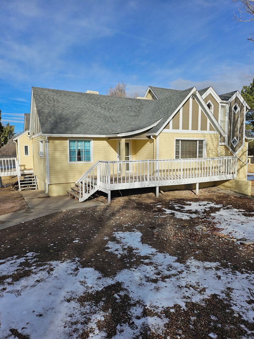 Pueblo Apartment: 745 McCarthy Blvd