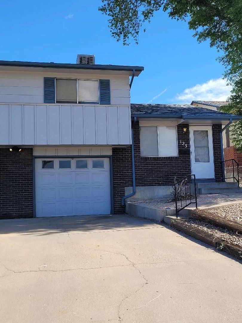 Pueblo House: 125 Bonnymede Rd.