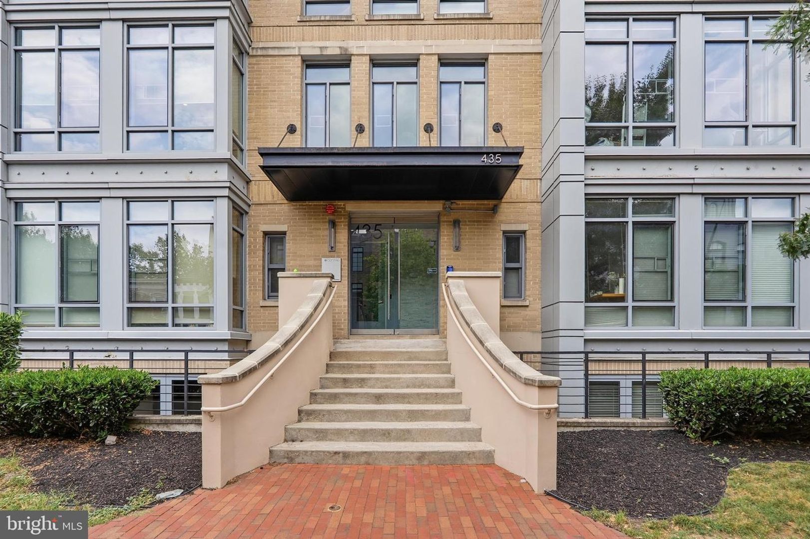 Washington House: 435 R St NW #404